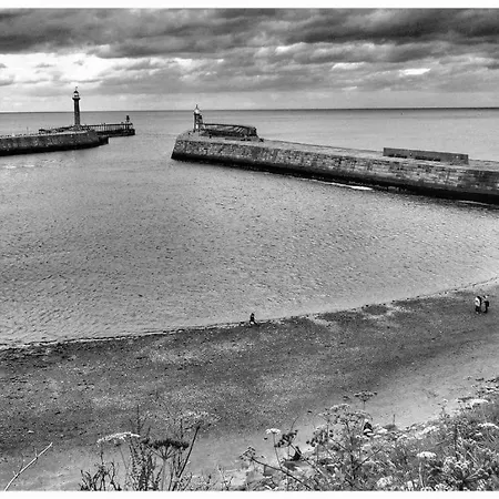 Cottages-whitby - Marina Side